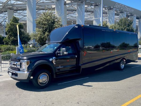 Tour # 22 Private Custom Tour Up to 8 People $750.00+10% Gratuity ,Experience Los Angeles in style and sophistication on a private tour, ideal for travelers seeking a personalized experience.